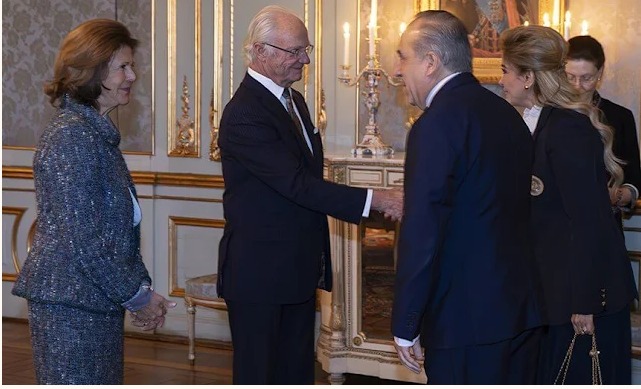 El 3 de diciembre, el Embajador de Colombia, Guillermo Reyes, y su esposa asistieron a una recepción en el Palacio Real de Estocolmo, junto a Su Majestad el Rey Carlos XVI Gustav y la Reina Silvia. El evento permitió estrechar los lazos diplomáticos entre Colombia y Suecia.