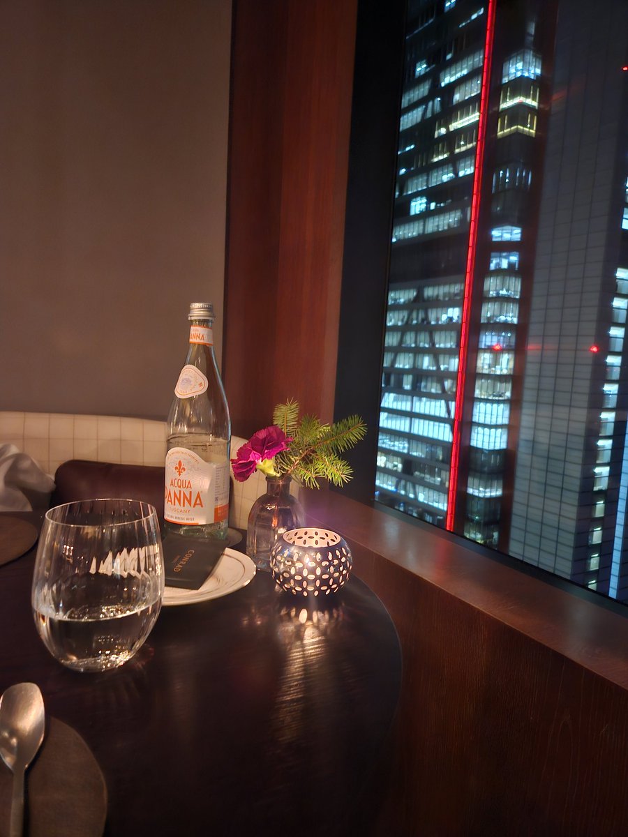 내일 놀러가려구. 콘래드서울 그릴바에서
아부중입니다