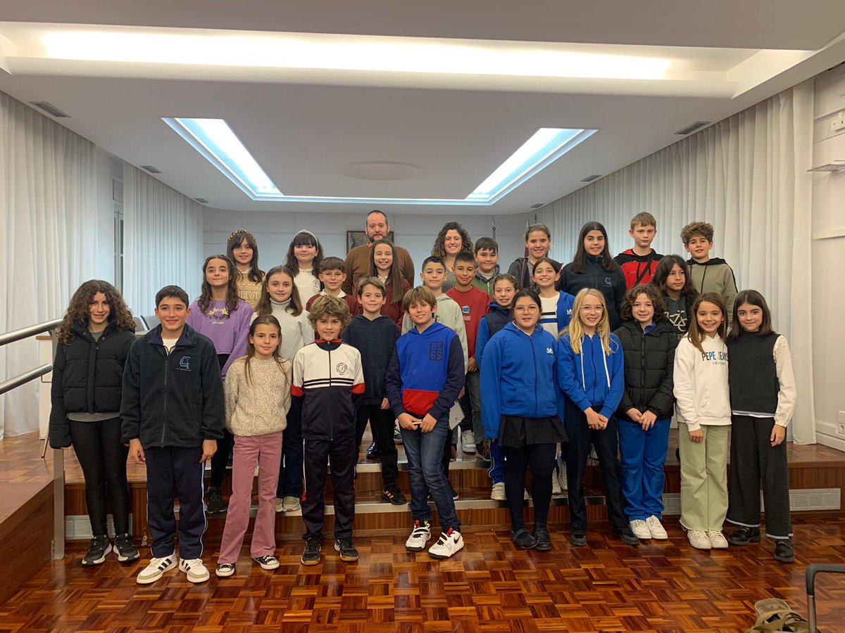 🧒👦El nou Consell de Xiquets i Xiquetes celebra el primer plenari del curs 2024-25 a l’Ajuntament de Xàtiva.

📝Els membres del Consell inicien així el procés d’investigació i proposta d’iniciatives de millora per a la ciutat de Xàtiva.

➕tinyurl.com/3pvy7kny