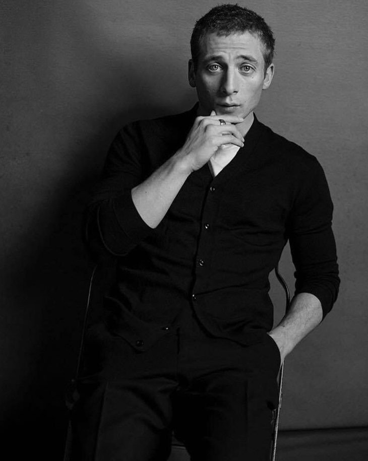 hourly jeremy allen white (@hourlyjaw) on Twitter photo 