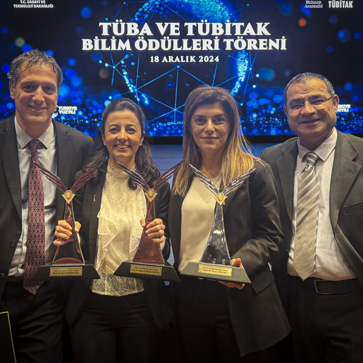GroupKeskin's tweet image. We’re beyond proud to share that our advisor, Prof. Dr. @SedaKeskinAvci1, has been honored with the TÜBİTAK Science Award, Turkey’s highest recognition in science, for her pioneering work on nanomaterials for sustainable, clean energy! ✨💫
Congrats to her and fellow professors!