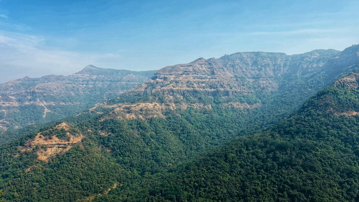 Towering basalt layers of the Deccan Traps

#deccantraps #largeigneousprovince #floodbasalts #geology
