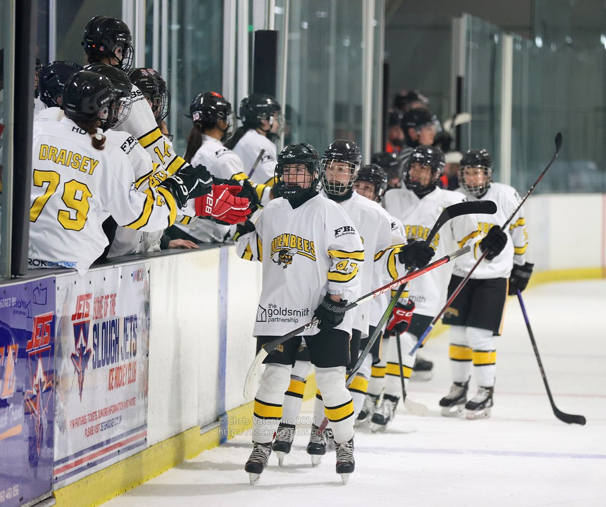 Back on home ice this Saturday 🤩

#QueenBees | #Elite