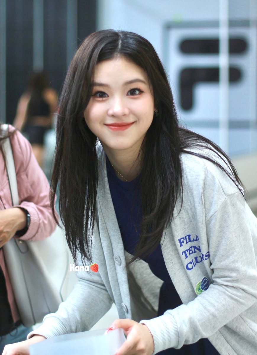zphanaz's tweet photo. โปรโมชั่นยิ้มแฉ่งแบบนี้ มีที่เอ็มโป๊ะโก๊ะเท่านั้น 🍼👧🏻
#EmmaZhu🍓 #Gen1es🧚🏻♀️✨ #FILAxGen1es https://t.co/RPqrhIP9ad