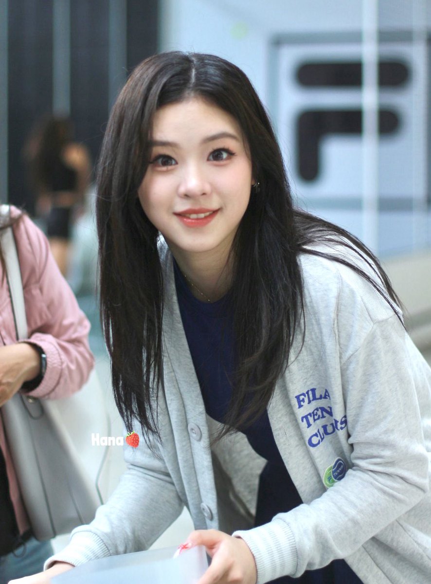 zphanaz's tweet photo. โปรโมชั่นยิ้มแฉ่งแบบนี้ มีที่เอ็มโป๊ะโก๊ะเท่านั้น 🍼👧🏻
#EmmaZhu🍓 #Gen1es🧚🏻♀️✨ #FILAxGen1es https://t.co/RPqrhIP9ad