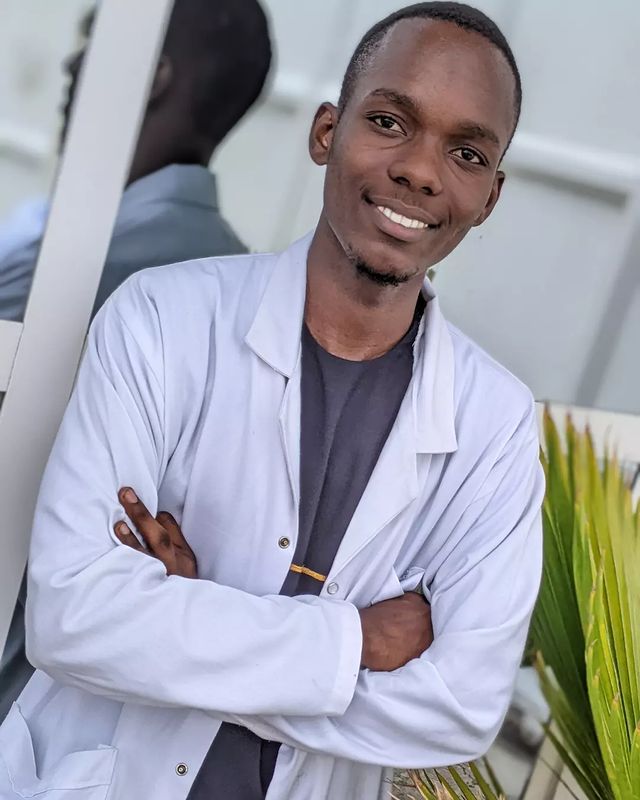 SamSuleiman10's tweet photo. I have always defy the odds, am grateful for all the chances and opportunities life has given me..Glad to have sworn in today as Registered Pharmacist.
I commit to serving the community to the best of my ability while upholding the ethical standards of my profession. Glory to God https://t.co/8KI5nMsE7m