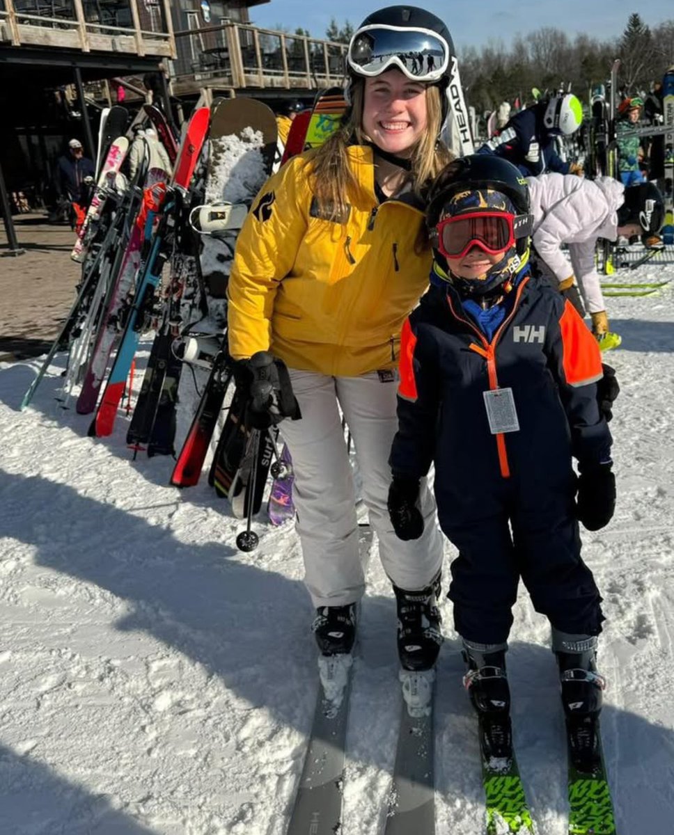 PineKnobSkiing's tweet image. Smiles on the slopes! 😃 Instructor Katrina &amp;amp; Lincoln are making the most of their time together, w/ every lesson bringing new skills and confidence. Private lessons at #SkiPineKnob are a great way for students of all ages to learn &amp;amp; grow on the snow! 🎿

#SkiLessons #LearnToSki