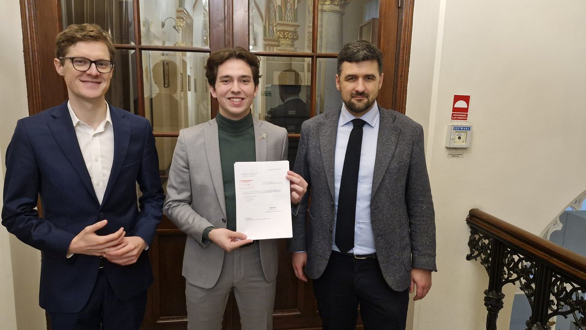 Piotr Uhle tweet media