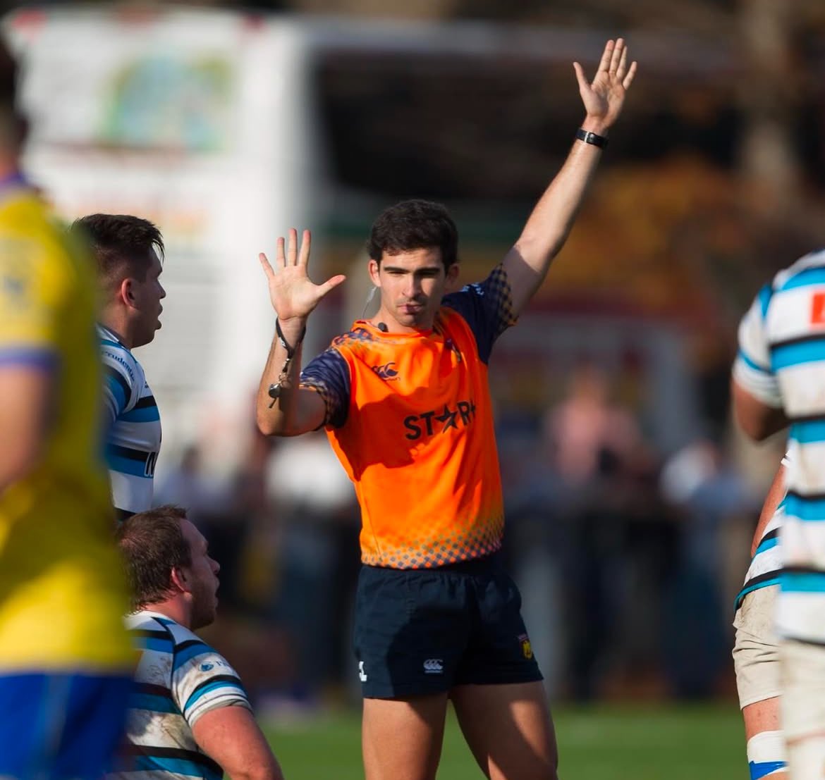 #Rugby 

<a href="/schneiderdami/">Damian Schneider</a> y Tomás Bertazza serán los árbitros argentinos en el 6N 2025 

Schneider será juez de touch en 🏴󠁧󠁢󠁳󠁣󠁴󠁿v🇮🇹 y 🏴󠁧󠁢󠁥󠁮󠁧󠁿v🇫🇷

Bertazza debutará en el U20 como referee principal en 🇫🇷v🏴󠁧󠁢󠁷󠁬󠁳󠁿 y 🏴󠁧󠁢󠁳󠁣󠁴󠁿v🇮🇪

Por su parte Gonzalo de Achaval fue confirmado para el Sevens Challenger
