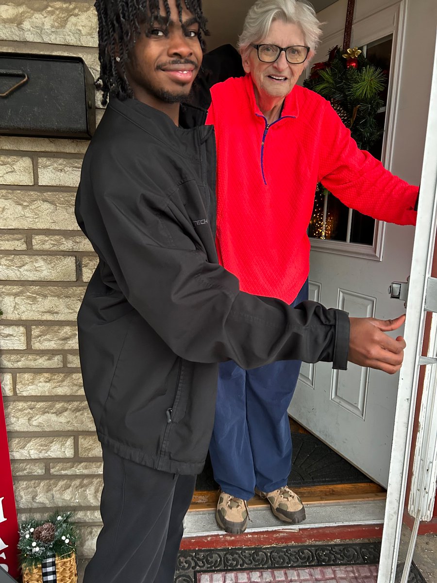 Another happy customer 🙂🧽. Building a nice clientele. Check our social media pages for more photos like this! #(+)