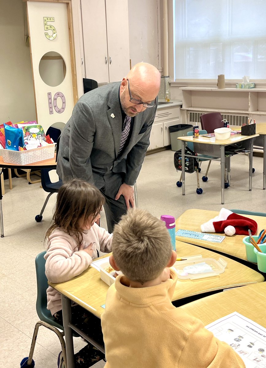 alcdsb's tweet photo. Director DeSantis has continued with school visits, this week travelling to St. Gregory Catholic School in Picton, to engage with students on their thoughts and ideas as the #ALCDSB begins to develop their next five-year plan. #ALCDSBMYSP
@alcdsb_greg https://t.co/jrvpvxZkY8