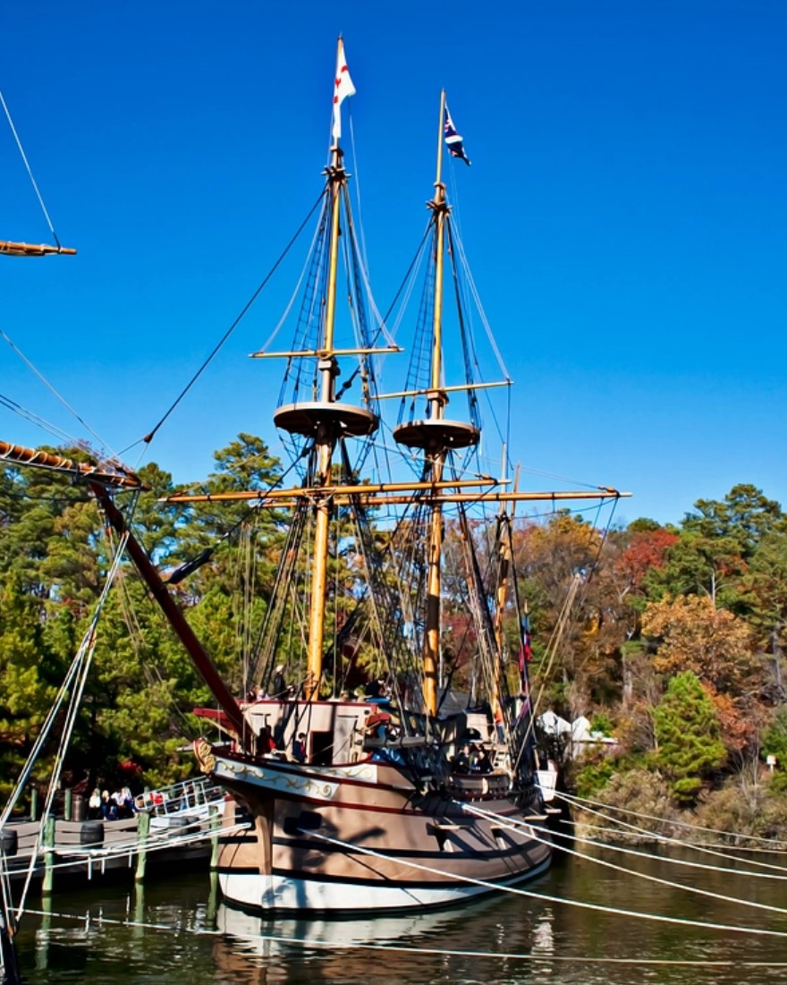whencyclopedia's tweet photo. Today in #history: The ships Susan Constant, Godspeed, and Discovery depart England carrying settlers who founded, at Jamestown, Virginia, the first of the thirteen colonies that became the United States. (1606 CE). #OnThisDay 

➡️ Read more: https://t.co/iQTsM1KhJ5