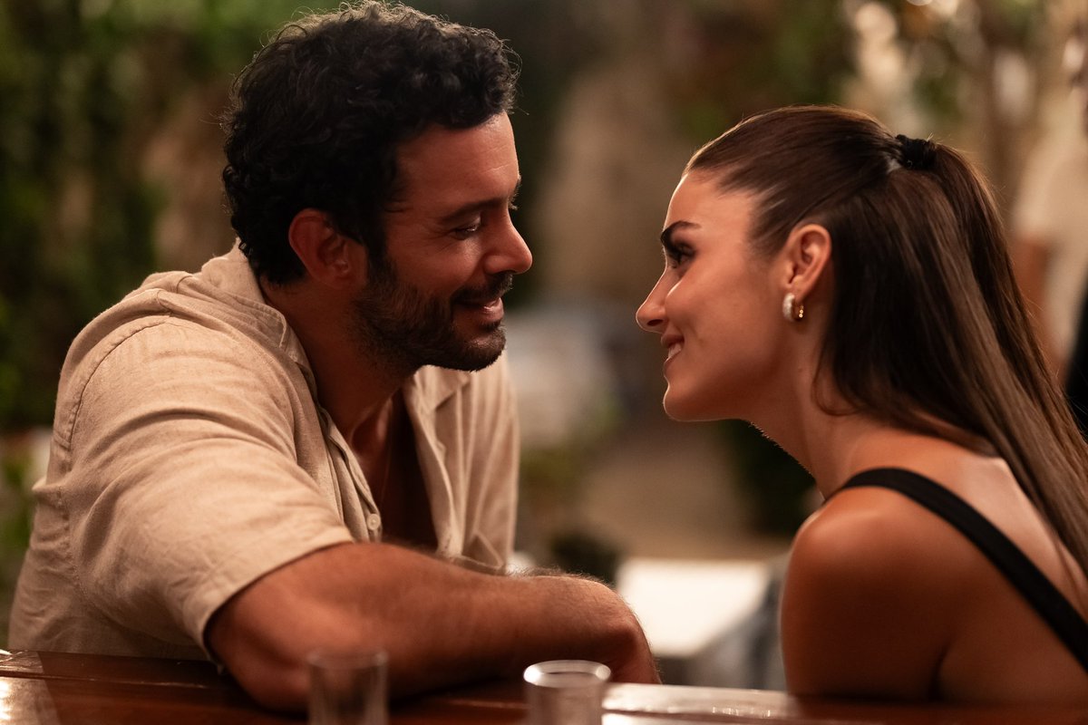 TvDunyasii's tweet photo. #HandeErçel &amp; #BarışArduç 💫

#RüzgaraBırak https://t.co/MPFXhASwrT