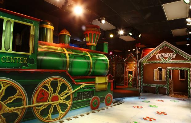 Santa Claus has arrived in KC at Crown Center! Take advantage of this favorite holiday tradition with a visit, wish list, and photo with Santa. bit.ly/4f04LDf 

View our beautiful properties in downtown KC that are being built, for lease, and/or for sale on your way!