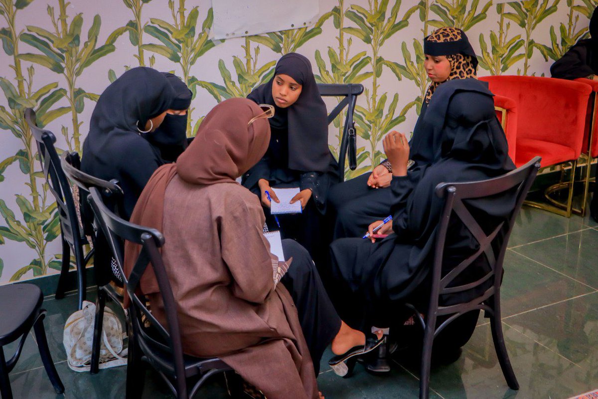 siradinitiative's tweet photo. The Siraad Initiative recently conducted a two-day training for schoolgirls and members of the Hargeisa Deaf Club, focusing on management and leadership skills. The training aimed to empower young girls to lead and manage their newly established sports clubs.
1/3 https://t.co/DvHLCy1Ivq