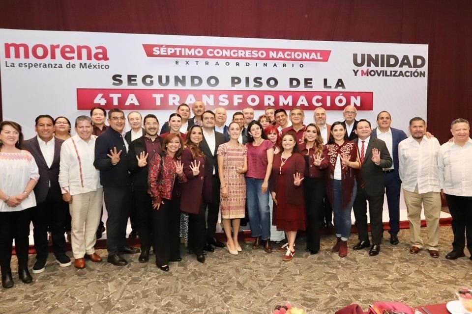 manuelhborbolla's tweet photo. Lo he dicho antes pero no está de más repetirlo.

A la 4T hay que leerla en clave de la LUCHA DE CLASES.

El grueso de los cargos en la 4T están tomados por liberales progre aburguesados, con uno que otro colado de sectores populares.

Así funcionan, así hay que entenderlo. https://t.co/GJfQxux4gQ