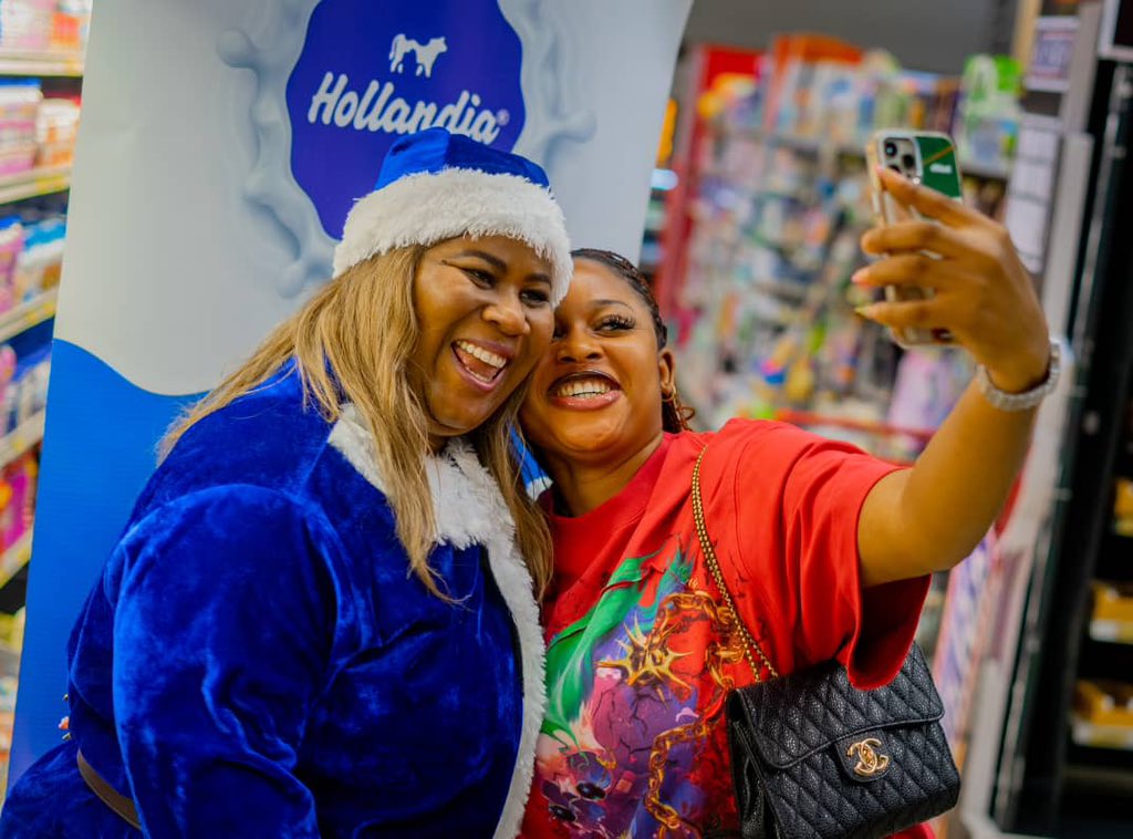 _Gabri3llaa's tweet photo. The #HollandiaBlueChristmas is here and  Santa Chigurl is rewarding shoppers! Buy any of your favorite Hollandia variant and get rewarded 👌 https://t.co/l9e87UtFMi