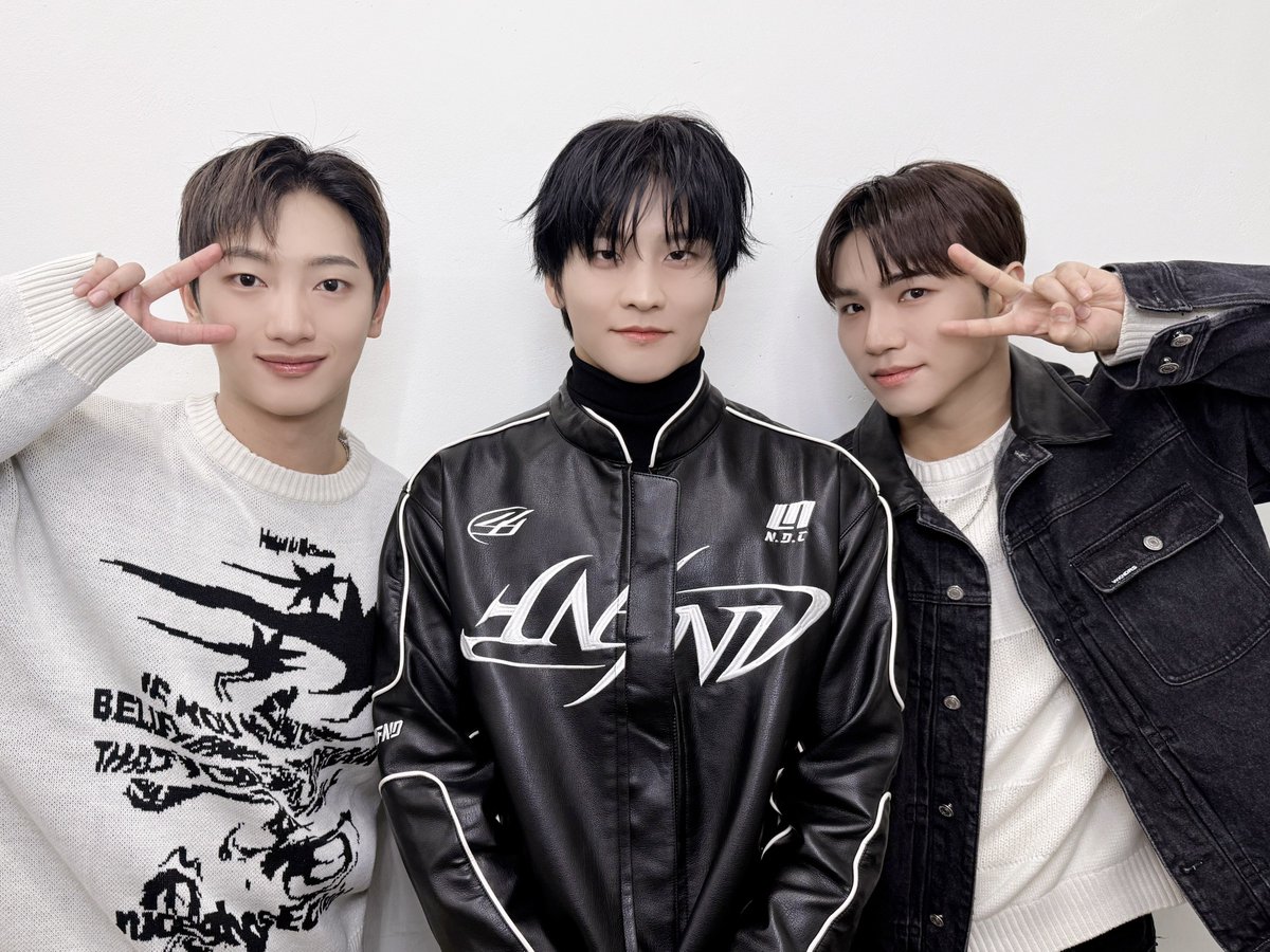 VannerOfficial's tweet photo. [#VANNER]

💎VVS 주목💎
하루종일 쌓인 피로
배너가 풀어드립니다💗

#배너 https://t.co/SUz7dB4RCE