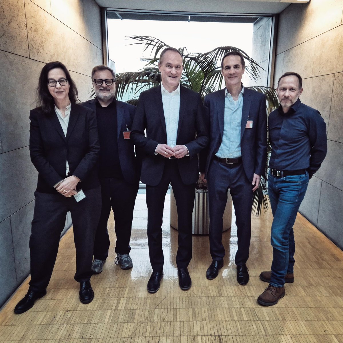 Andreas Lamm (@andreaslamm) on Twitter photo Vielen Dank an Norbert Altenkamp (<a href="/NAltenkamp/">Norbert Altenkamp</a>) für den offenen Austausch über die Bedeutung unabhängigen Journalismus und wie die #HannahArendtInitiative bedrohte Journalist*innen im Ausland und im Exil in 🇩🇪 unterstützt.
@MiCTBerlin <a href="/NanaPenelope/">Penelope Winterhager</a> <a href="/dw_akademie/">DW Akademie</a> <a href="/ECPMF/">European Centre for Press and Media Freedom</a> Vielen Dank an Norbert Altenkamp (<a href="/NAltenkamp/">Norbert Altenkamp</a>) für den offenen Austausch über die Bedeutung unabhängigen Journalismus und wie die #HannahArendtInitiative bedrohte Journalist*innen im Ausland und im Exil in 🇩🇪 unterstützt.
@MiCTBerlin <a href="/NanaPenelope/">Penelope Winterhager</a> <a href="/dw_akademie/">DW Akademie</a> <a href="/ECPMF/">European Centre for Press and Media Freedom</a>