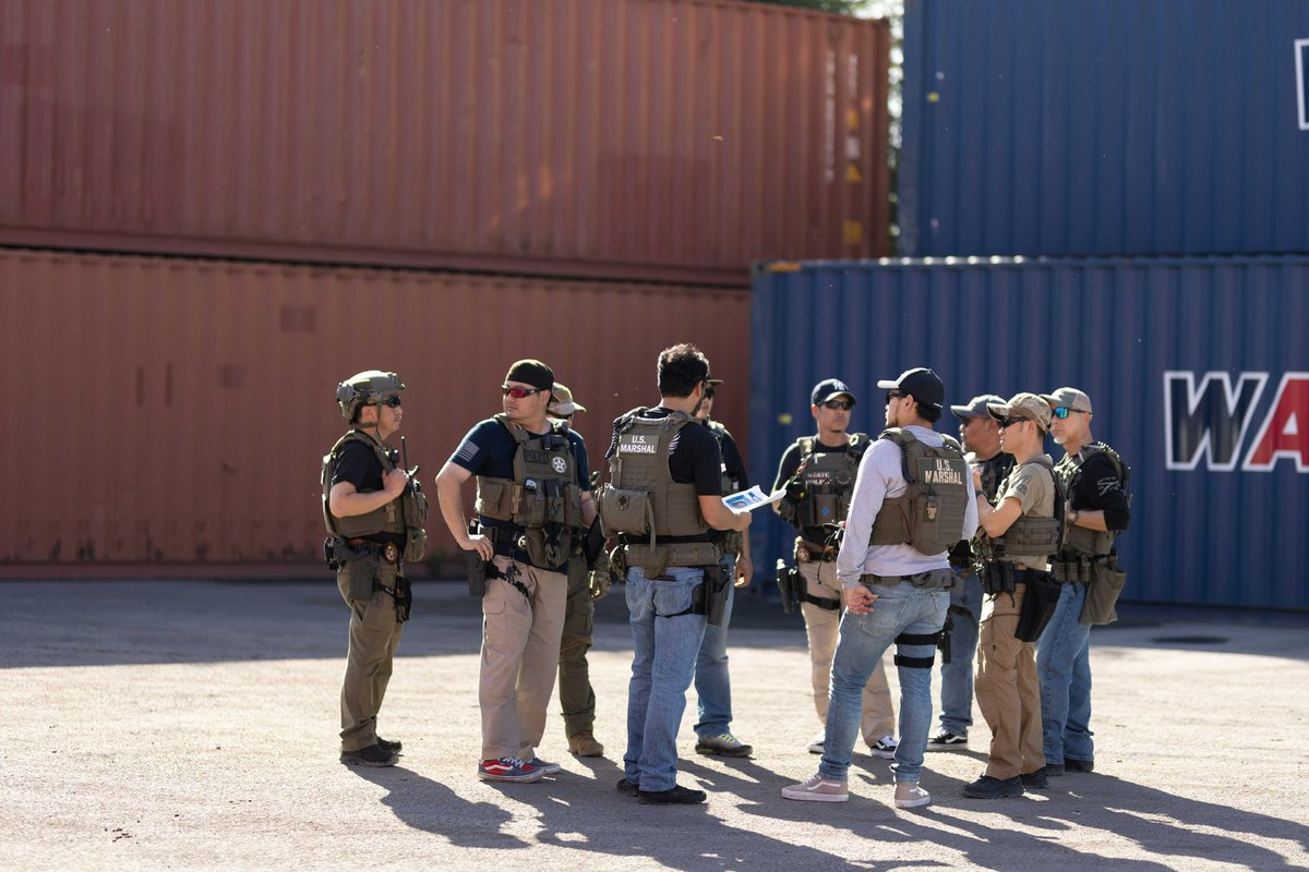 sim69airsoft's tweet photo. day shift part2
Photo by @nagisaxxxpunk 
#LECon6
#LEConfidential6
#LEconfidential6
#LEコン6 
#LE装備会
#LE
#USMS装備
#USマーシャル https://t.co/g79lRdnLO6