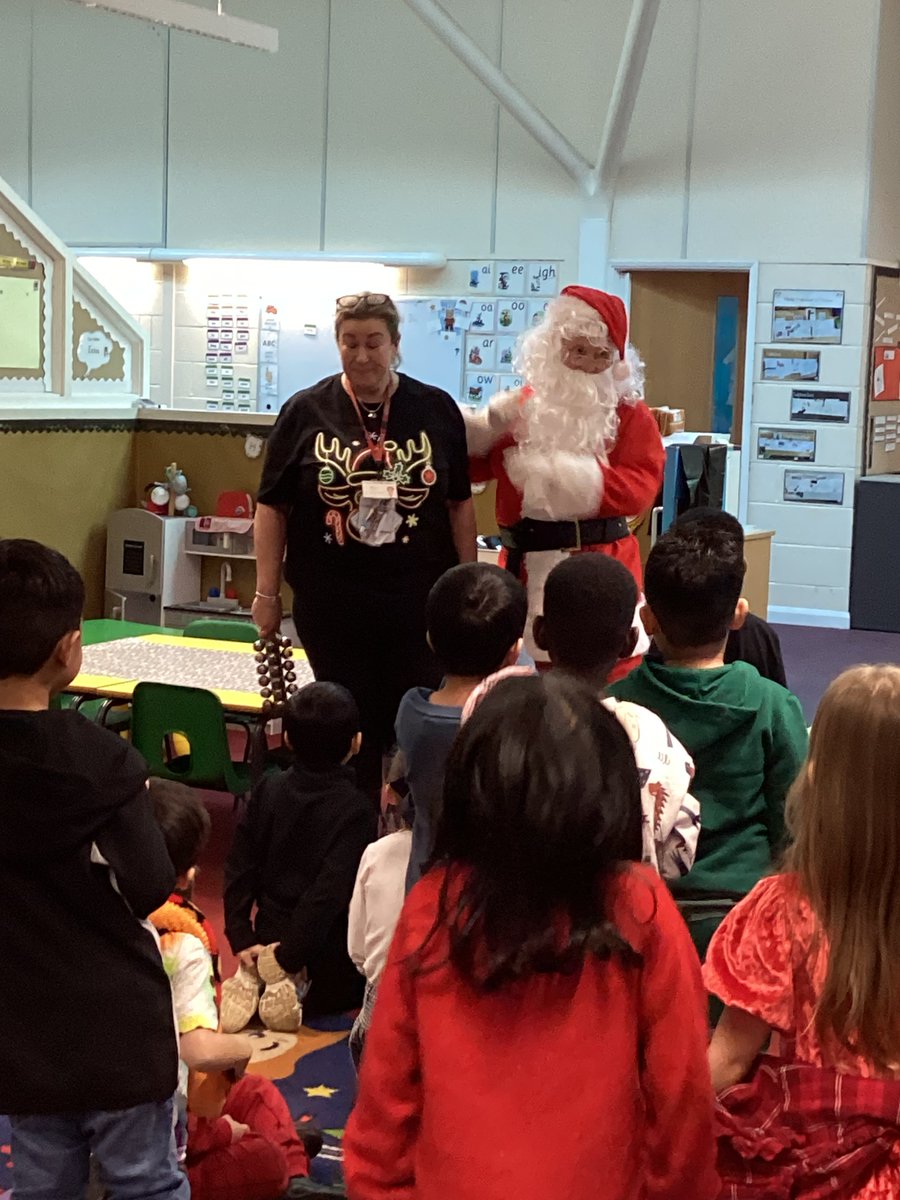 SilvertreesInfo's tweet photo. We have had a couple of fabulous visitors to Silvertrees today! First we had a magic show with @AndytheMagic and then the jolly man in a red suit popped by with a present for each child! What a brilliant party day we have had! Ho Ho Ho 🎅🎄 Merry Christmas https://t.co/4SwFptSGDY