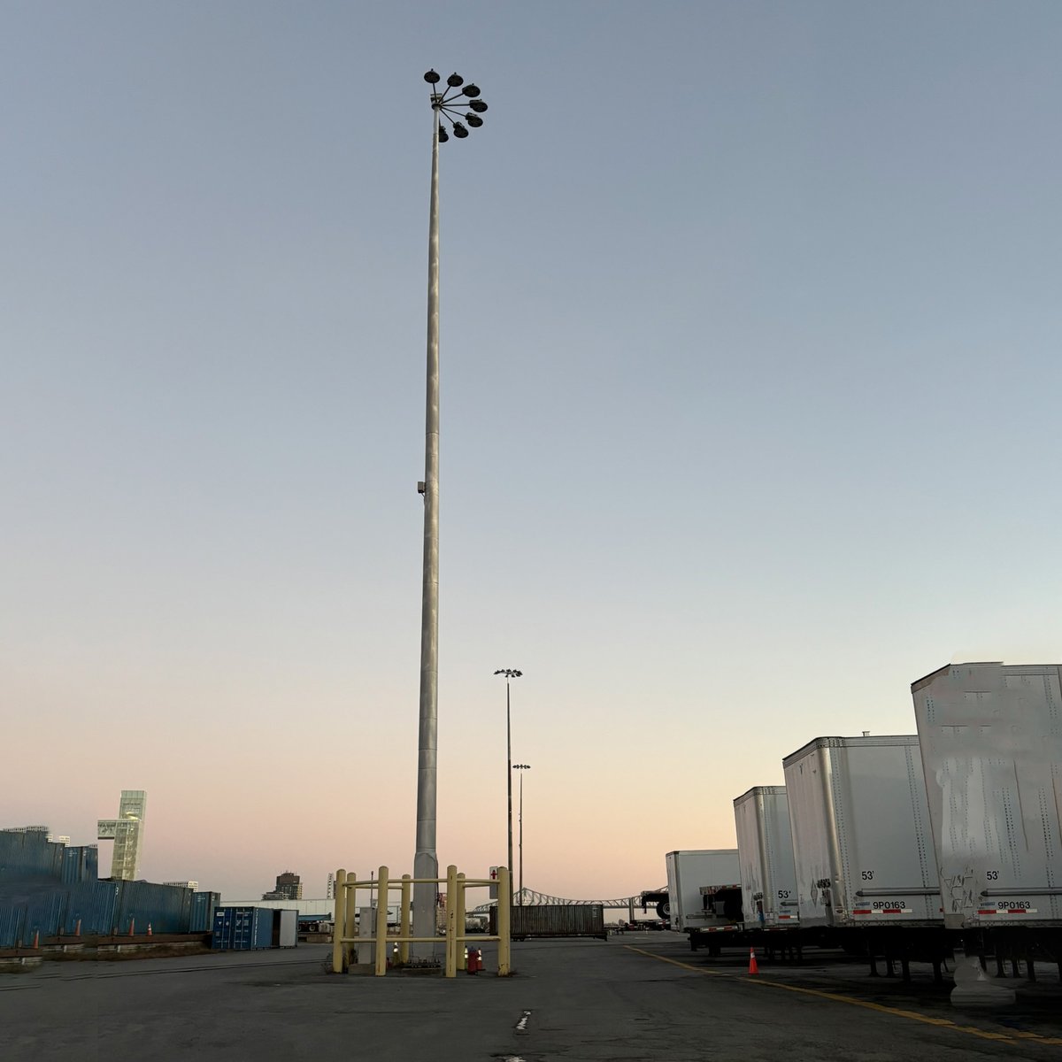 PortMTL's tweet photo. 💡 The #PortMTL is very proud of this eco-friendly project: the installation of more energy-efficient lighting and discreetly configured in terms of light pollution at Bickerdike Terminal → https://t.co/PpQ0ICxsbG https://t.co/xi2wVPQABz
