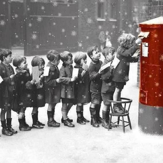 Robert Doisneau , La lettre au père Noël  ✨️🎄🎁📩📮🎅