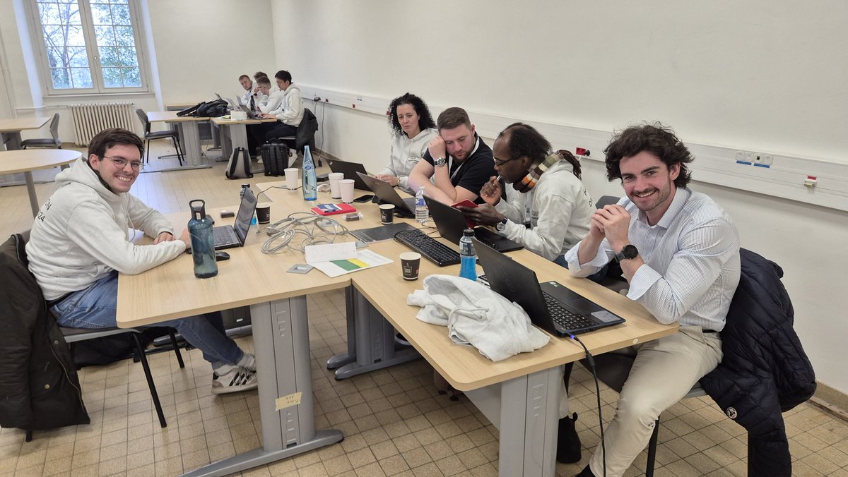 DIRISI_FR's tweet image. Première édition du Hackathon DIRISI à la forteresse du Mont-Valérien (4/6)

#UnirNosForces #DIRISI