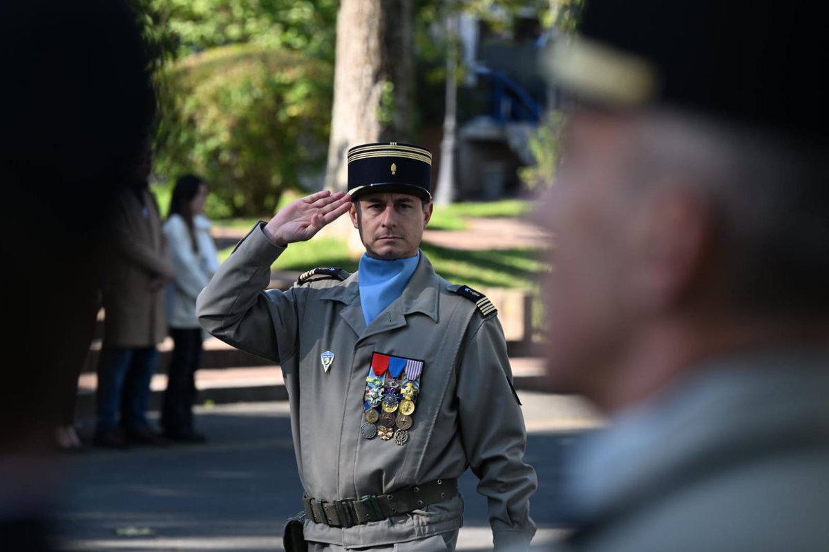 DIRISI_FR's tweet image. La DIRISI tient à souhaiter à tous de très belles fêtes de fin d’année, à remercier l’ensemble de ses collaborateurs et partenaires et ses 7 000 personnels civilo-militaires qui œuvrent quotidiennement pour le succès des armes de la France. (6/6)

#UnirNosForces #DIRISI