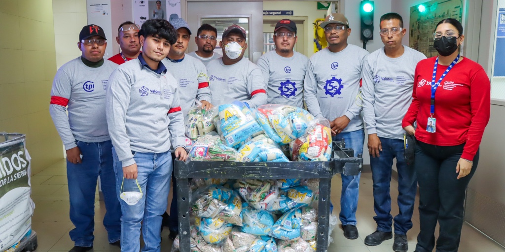 TPI_Composites's tweet image. Our #TPIMexico team recently organized a #VolunteerProgram to support the #TarahumaraHighlands. They collected 450 kilograms of food &amp;amp; delivered it to the #InstitutoMexico school, to join over 20 tons of other supplies collected by local companies. #mytpi  #GivingBack