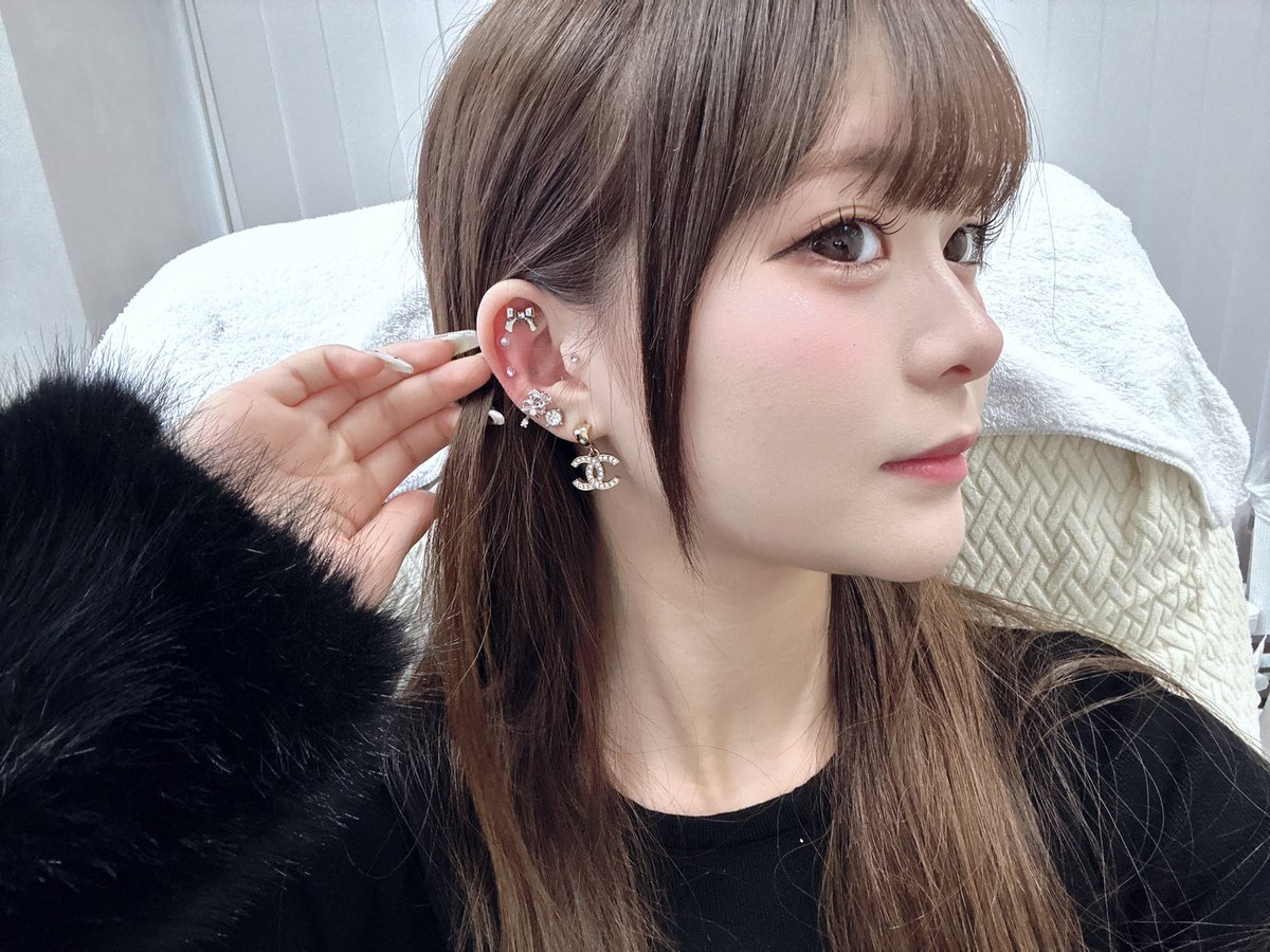 saku__ra__0808's tweet photo. 今流行りの耳ツボジュエリー全人類にお勧めします。ピアス増やしたくなった https://t.co/tjoODmagb9
