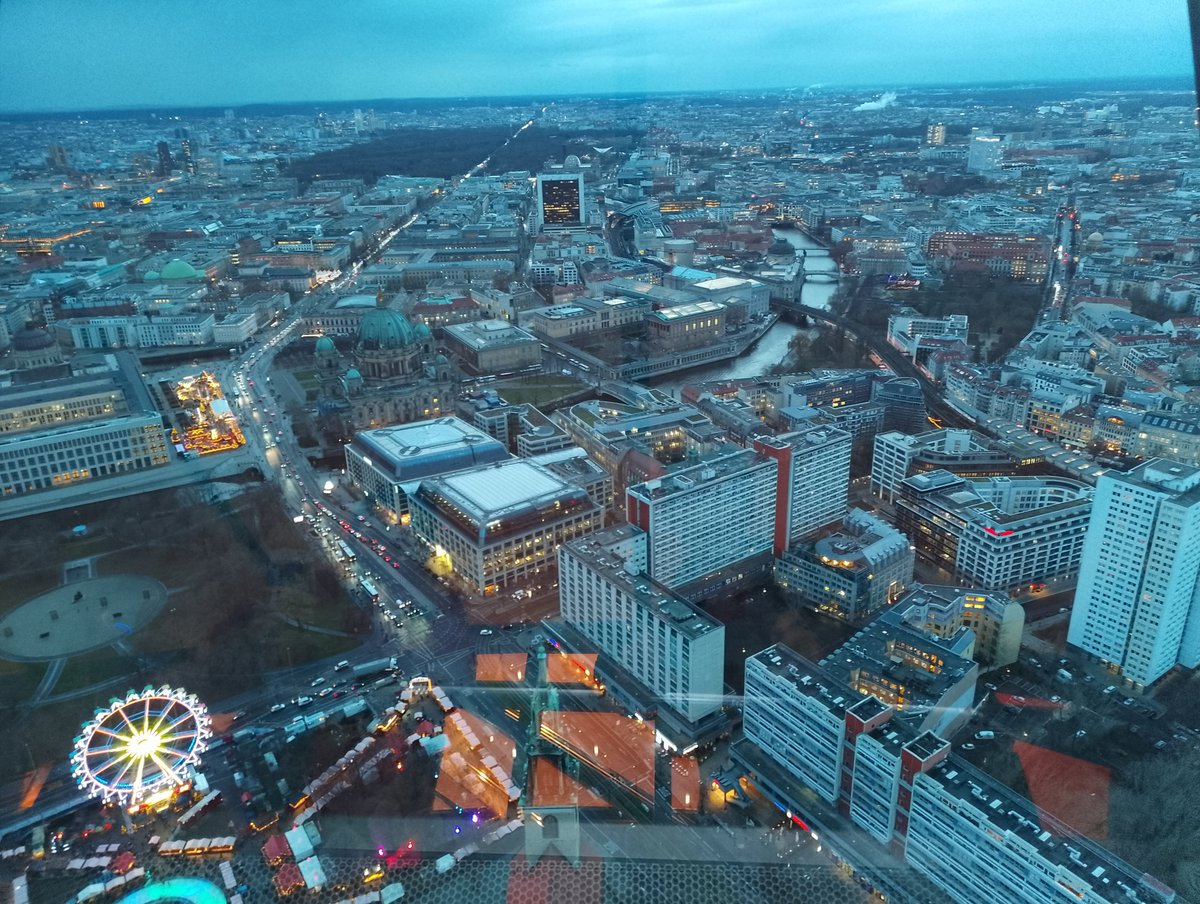 RLSComputing's tweet image. 203m above Berlin at sunset @TheRoyalLatin
