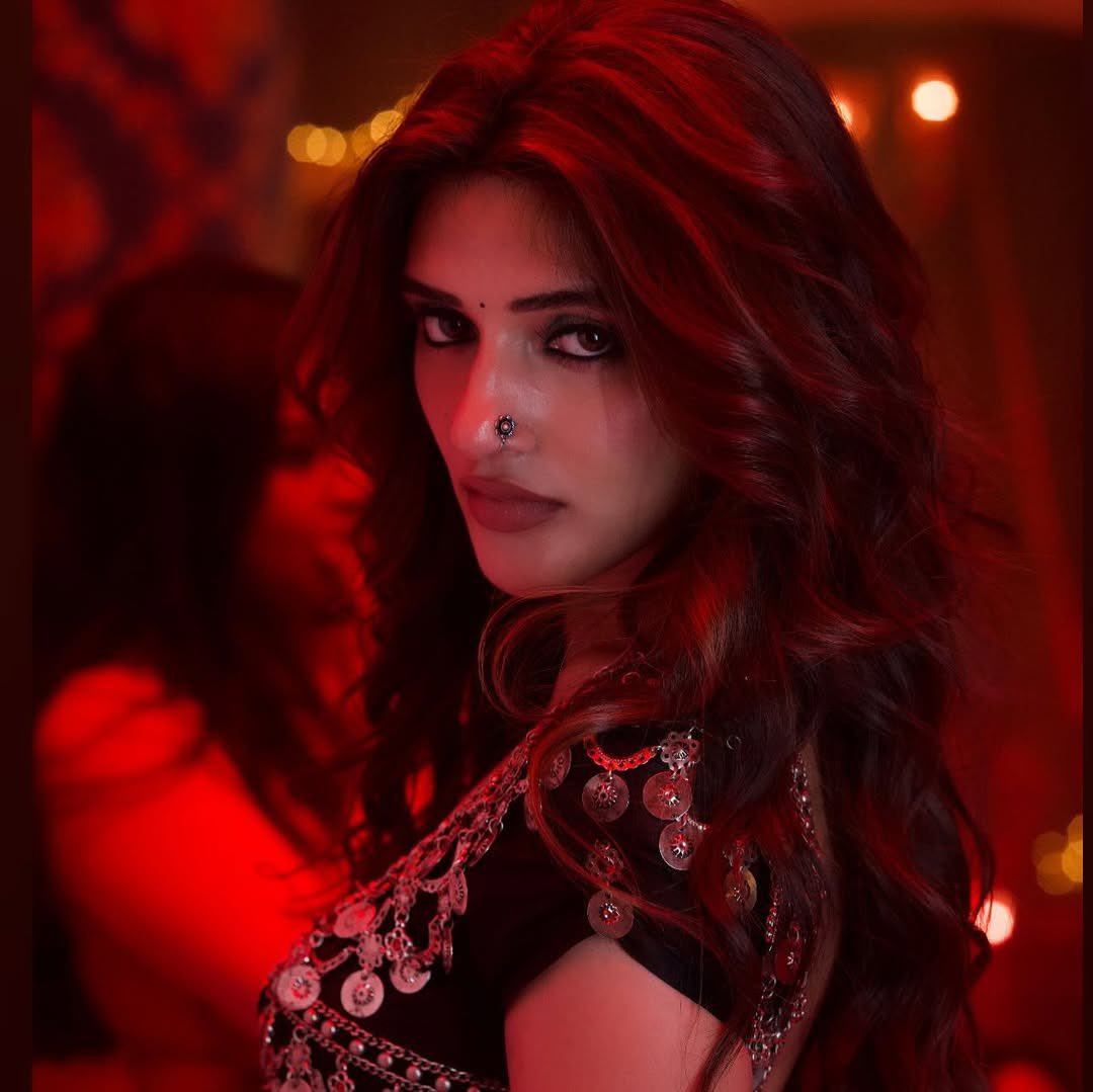 Teamsreeleela's tweet image. Some Ki⚡️⚡️ik Stills for u guys. 

#Sreeleela @sreeleela14 #Pushpa2TheRule #kissik