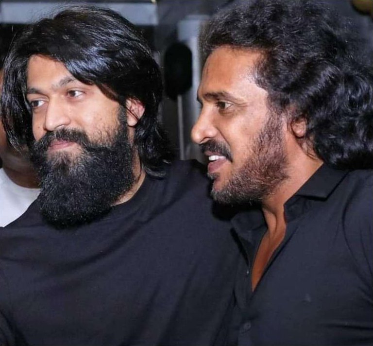 YashTeluguFc's tweet image. ಉಪ್ಪಿಗಿಂತ ರುಚಿ ಬೇರೆ ಇಲ್ಲ #UppiDirects 🙌
Sending our best wishes namma @nimmaupendra avare and Entire team of #UiTheMovie For Grand Release Tomorrow 🔥

Best wishes to our @KvnProductions
Also 💪

@TheNameIsYash #YashBOSS
#ToxictheMovie