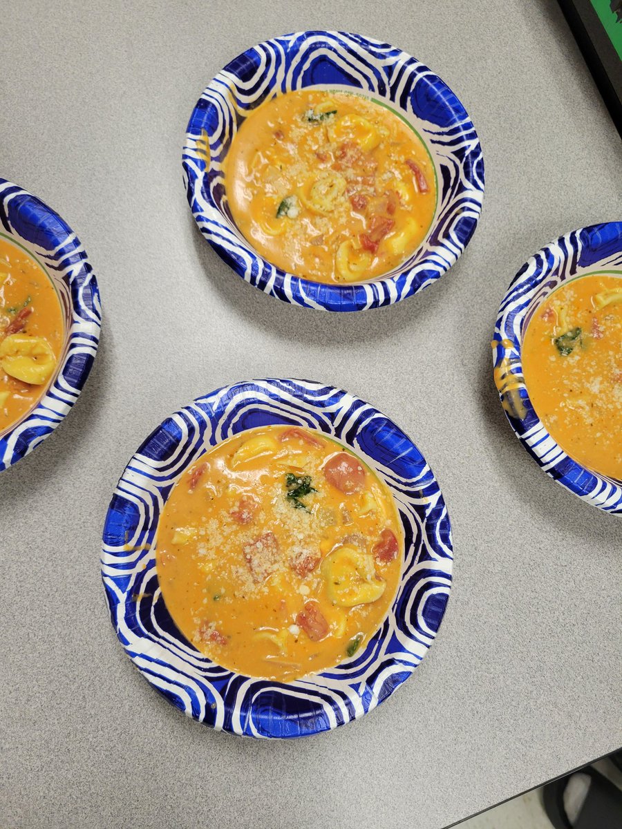 Anderson_FCS's tweet image. Bell 4/5 was so busy and fun that I forgot to take pictures of the steak tacos. The judges took forever deciding on a winner because everyone crushed it! #GlobalFoods #FinalExam #ProudTeacher #AHSisFamily