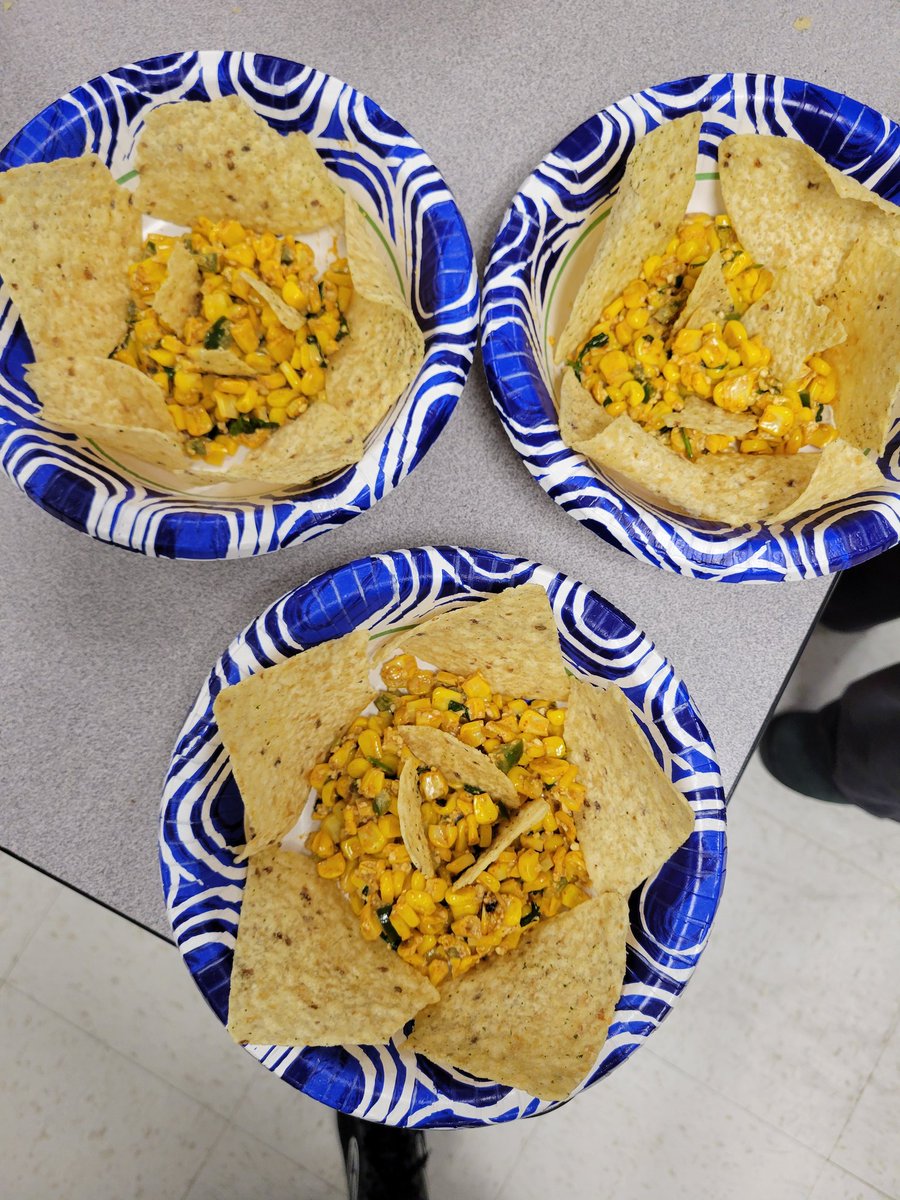 Anderson_FCS's tweet image. Bell 4/5 was so busy and fun that I forgot to take pictures of the steak tacos. The judges took forever deciding on a winner because everyone crushed it! #GlobalFoods #FinalExam #ProudTeacher #AHSisFamily