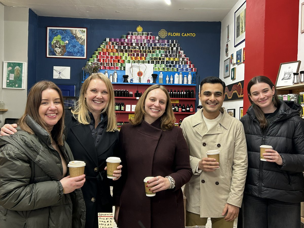 The <a href="/NewtonProgramVC/">Newton Venture Program</a> team wishes you happy holidays, rest and peace! A big thank you to @vickiecoxx on her new adventures. Thanks for everything.