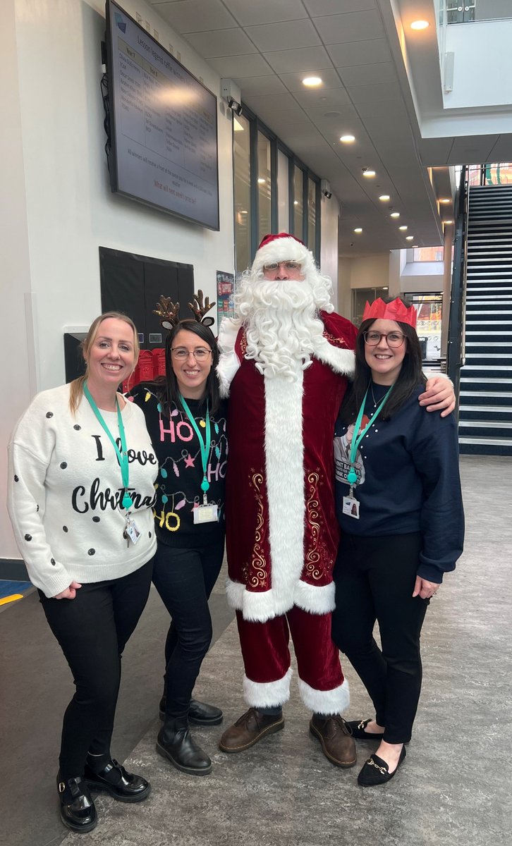 OldhamOasis's tweet photo. 🎄🎅Christmas Dinner &amp; Jumper Day 2024 🎅🎄

Students &amp; Staff came together today &amp; enjoyed many festive traditions, including a traditional Christmas Dinner &amp; a visit from the big man himself 🎅!

What an amazing community we have here at OAO 🎉
#OAO #Belonging #community https://t.co/OI701w1Y2M