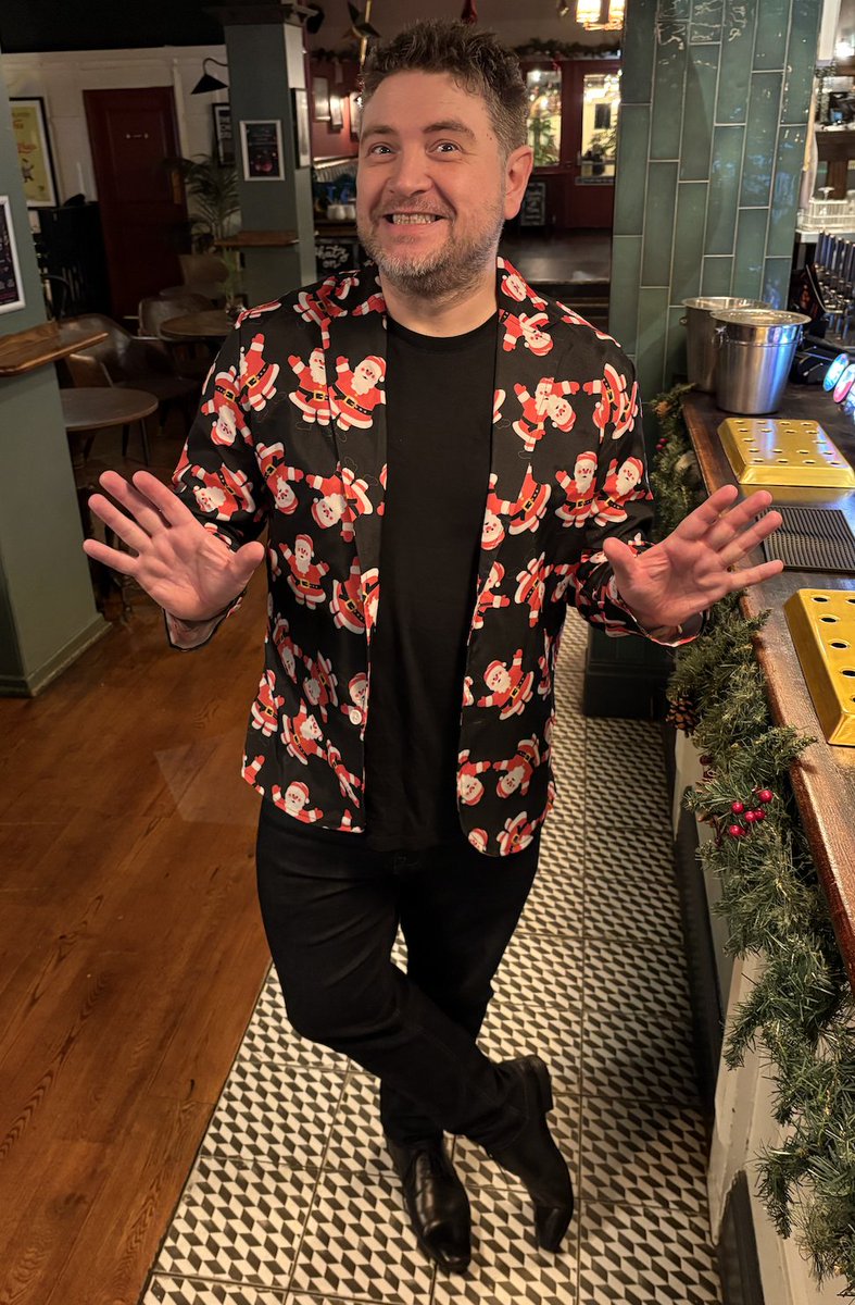 leepg's tweet image. Last week I had a fab time hosting a bespoke quiz for Smart Energy GB at their Christmas party in Southwark. How ‘smart’ are the Smart Energy team? It turns out very! There’s still time to organise a festive quiz for your workplace. Hit me up and let’s get quizzing! 👍🎄