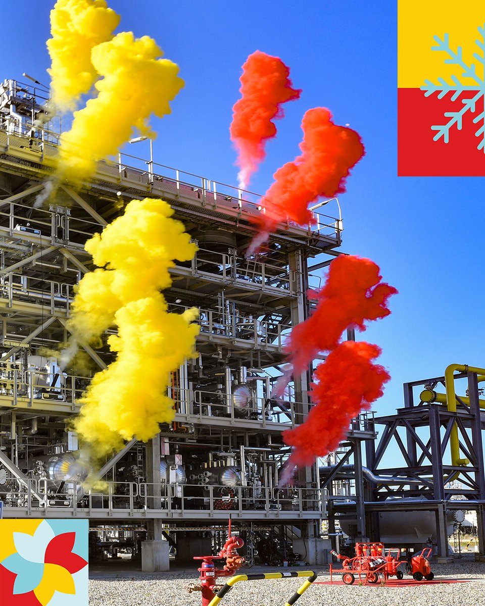Shell_Moerdijk's tweet image. Fijne feestdagen gewenst vanuit Shell Chemicals Park Moerdijk! Trots op onze verduurzamingsstappen in 2024. Op naar een veilig en duurzaam 2025! 🎇