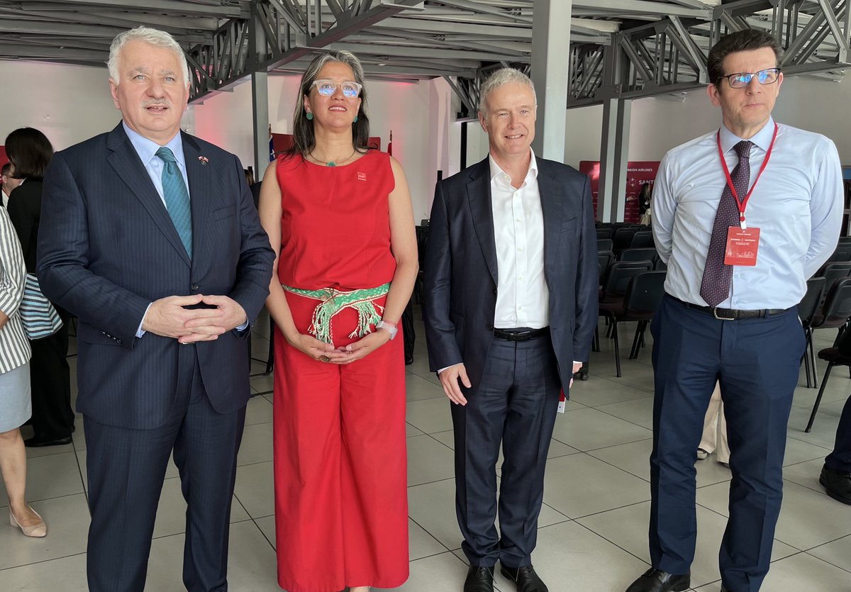 subturismo's tweet photo. Hoy celebramos la llegada de Turkish Airlines a Chile. Esta nueva conexión aérea directa con Estambul, con escala en São Paulo, abre la puerta a más turistas de Europa, Asia y Medio Oriente, potenciando nuestra industria turística y contribuyendo a la reactivación del sector ✈️ https://t.co/NH0G454Vc4