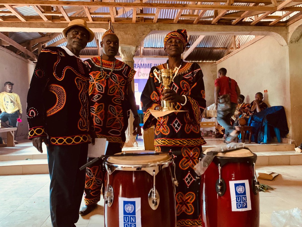 PNUDCameroun's tweet image. The UNDP 🇨🇲 #RecoveryProgramme through the #PPRD-NW/SW and with funding from @isdb_group is fostering social cohesion through sociocultural interventions in the #NWRegion, laying the groundwork for future livelihoods & infrastructure interventions.
Over 17 councils in the…