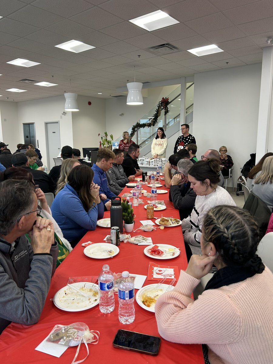 Good food, great company, and even better memories! Celebrating the season with our amazing team at the holiday lunch. Here’s to you, and the moments that make this time of year special.❄️