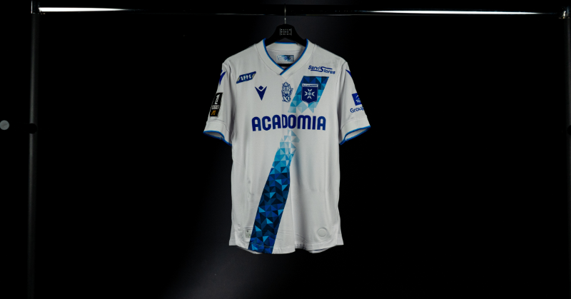 AJA's tweet photo. 💙 Mobilisons-nous pour Léna ! 🤍

Jeune supportrice auxerroise atteinte d’une forme rare de cancer, Léna a besoin de notre aide pour poursuivre ses soins aux Etats-Unis. L’AJA met aux enchères un maillot dédicacé et les bénéfices serviront à la soutenir. 

On compte sur vous  🙏