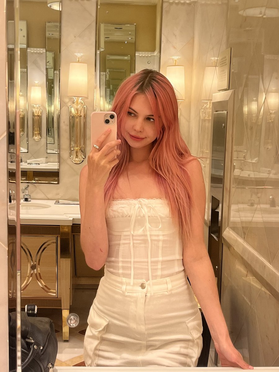 Carms 🤍🐇 tweet media