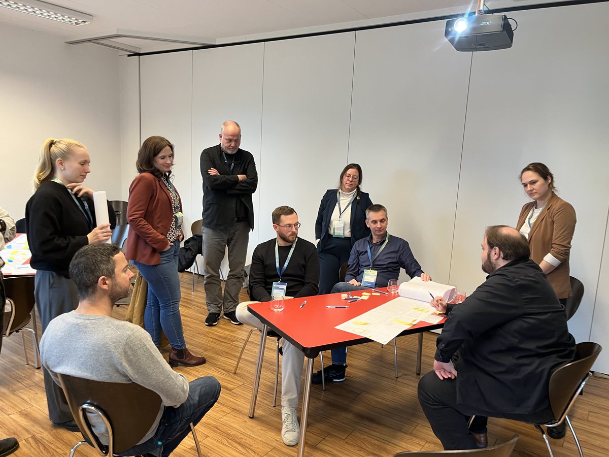 hiig_berlin's tweet photo. Beim 5. MPSC-Kongress @BMWSB_Bund präsentierten M. Stenzel, A. Auer & N. de Macedo Schäfer (@kompetenzwasser) Ergebnisse zu unserem #Data Governance-Wegweiser. Wie können datengetriebene Lösungen #SmartCity effektiv unterstützen?

👉https://t.co/78caqW15YG @MaxGrafenstein