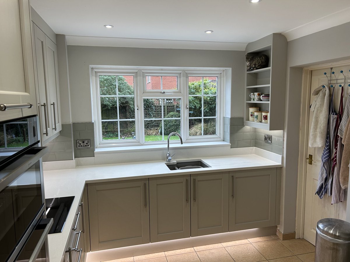 A couple of jobs finished and ready for Christmas. 5 piece shaker kitchens both featuring @NEFFHomeUK appliances and quartz surfaces by <a href="/konigstoneuk/">Konigstone</a> by <a href="/KBKITCHENS/">KB Kitchens & Interiors</a>