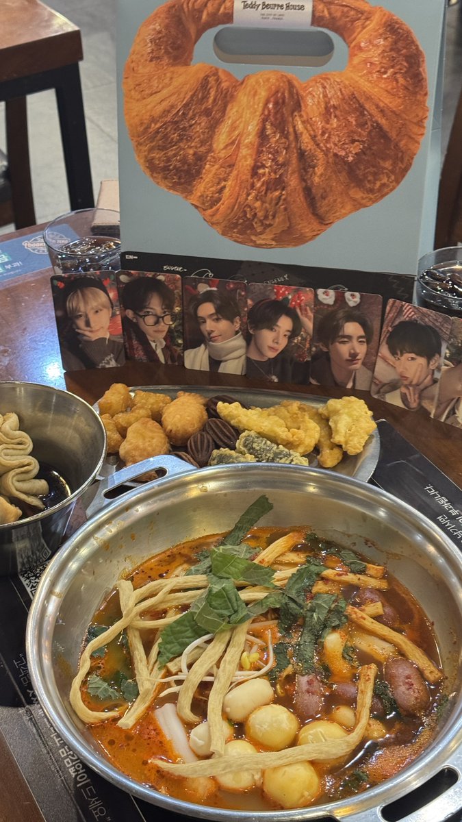 아진짜...너무잘생기고새롭고짜릿하고..
눈물흘림