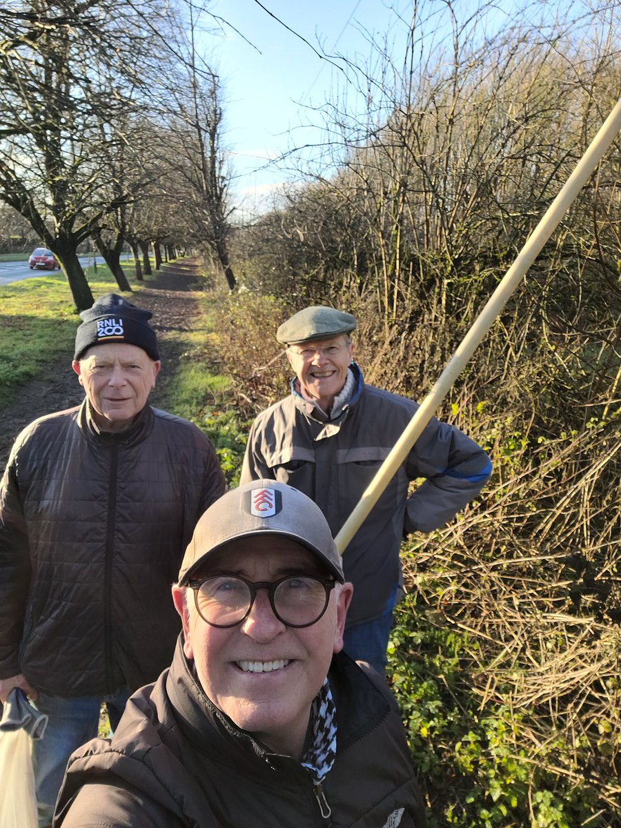 John H (@woxwhite) on Twitter photo Mike, Auld Reekie and myself at <a href="/witneyparkrun/">Witney parkrun</a> carrying out our duties of litterpicking around the course. Lots of chat, laughs and sopping feet! I might have mentioned Malaga to them...🤔😂 #loveparkrun #DiamondWheezers Mike, Auld Reekie and myself at <a href="/witneyparkrun/">Witney parkrun</a> carrying out our duties of litterpicking around the course. Lots of chat, laughs and sopping feet! I might have mentioned Malaga to them...🤔😂 #loveparkrun #DiamondWheezers
