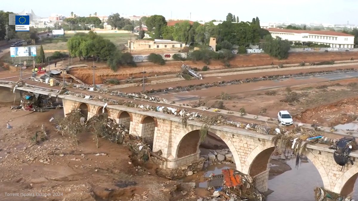 A 🆕 #EUTransport study stresses the importance of climate adaptation &amp; cross-border connectivity in #TEN_T policy. The advice?

Increase resilience by:

✅ Prioritising investments in climate adaptation
✅ Better monitoring of adaptation investments

🔗 europa.eu/!vT8bDd